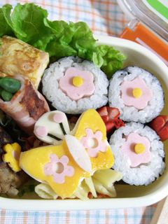 おさかなソーセージでお花海苔巻き弁当-レシピのメイン写真