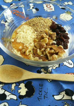 朝食に♪胡桃とレーズンきな粉胡麻グルト♡-レシピのメイン写真