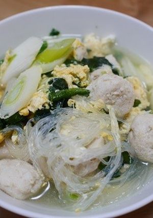 鶏団子とネギとほうれん草春雨スープ-レシピのメイン写真
