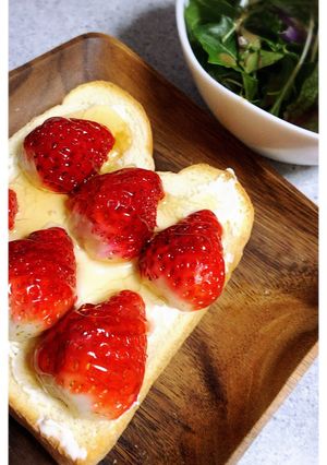 クリチいちごトースト-レシピのメイン写真