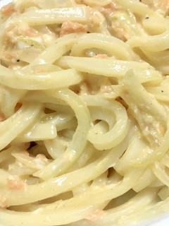 鮭と玉ねぎのクリームうどん-レシピのメイン写真