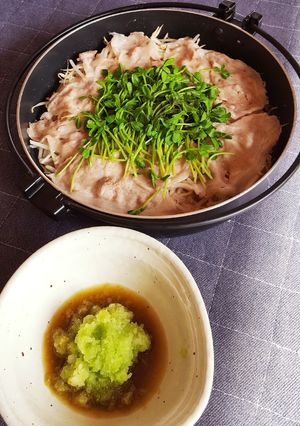 【簡単】豚肉と豆苗ともやし蒸し-レシピのメイン写真
