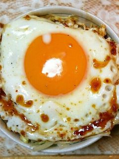 生姜焼き味の目玉焼き丼-レシピのメイン写真