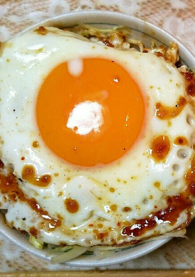 生姜焼き味の目玉焼き丼-レシピのメイン写真