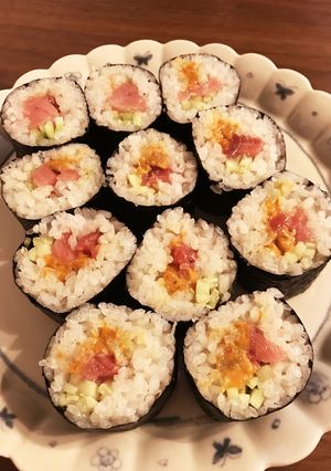 雲丹、中トロ、きゅうりの太巻き寿司-レシピのメイン写真