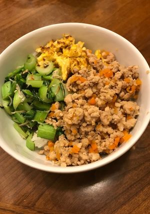 簡単☆野菜入りそぼろで三色丼-レシピのメイン写真