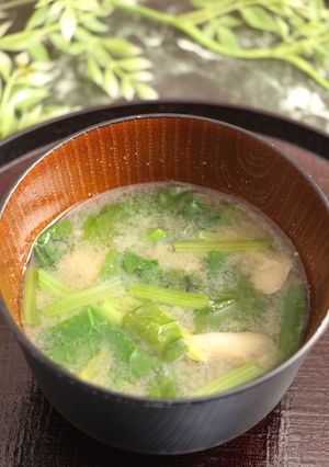 簡単！舞茸とほうれん草のお味噌汁-レシピのメイン写真