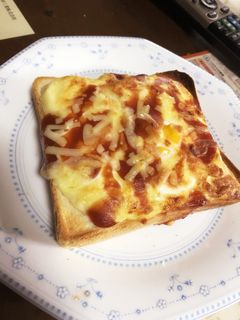 卵入りピザ風トースト-レシピのメイン写真