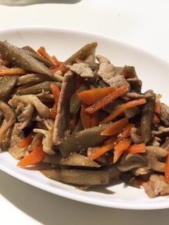 豚肉入りでメインにもなるきんぴら-レシピのメイン写真