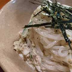 รูปของ ヘルシー！サバ味噌缶&しらたきのサラダ