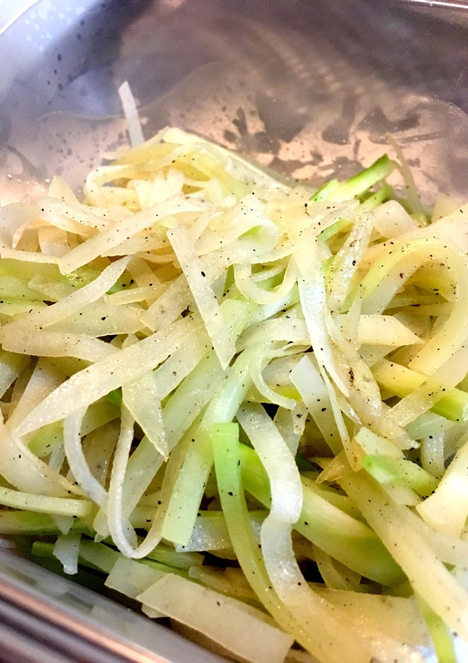 食感が楽しい♡じゃがいもの千切り炒め-レシピのメイン写真