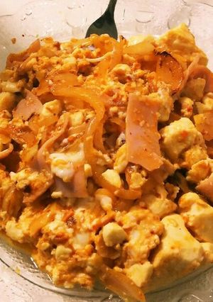 食べるラー油で！玉葱とハムと豆腐の炒め物-レシピのメイン写真