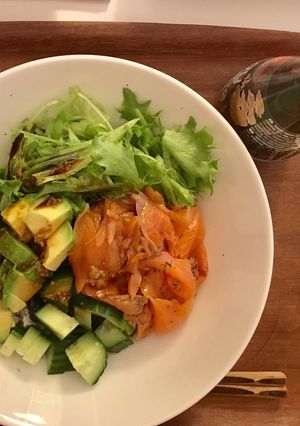 サーモンとアボカドのサラダ丼-レシピのメイン写真