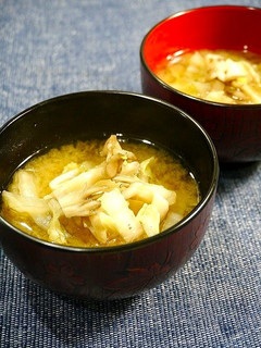 簡単!白菜と舞茸のお味噌汁-レシピのメイン写真