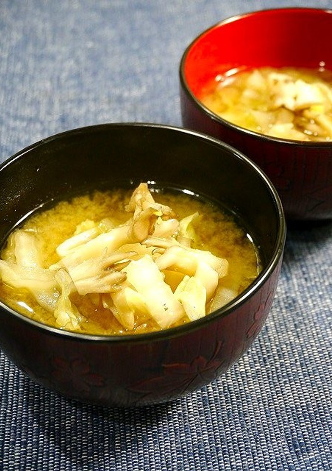 簡単！白菜と舞茸のお味噌汁-レシピのメイン写真