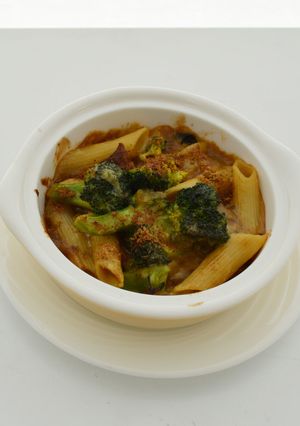 ブロッコリーと肉のマカロニカレーグラタン-レシピのメイン写真
