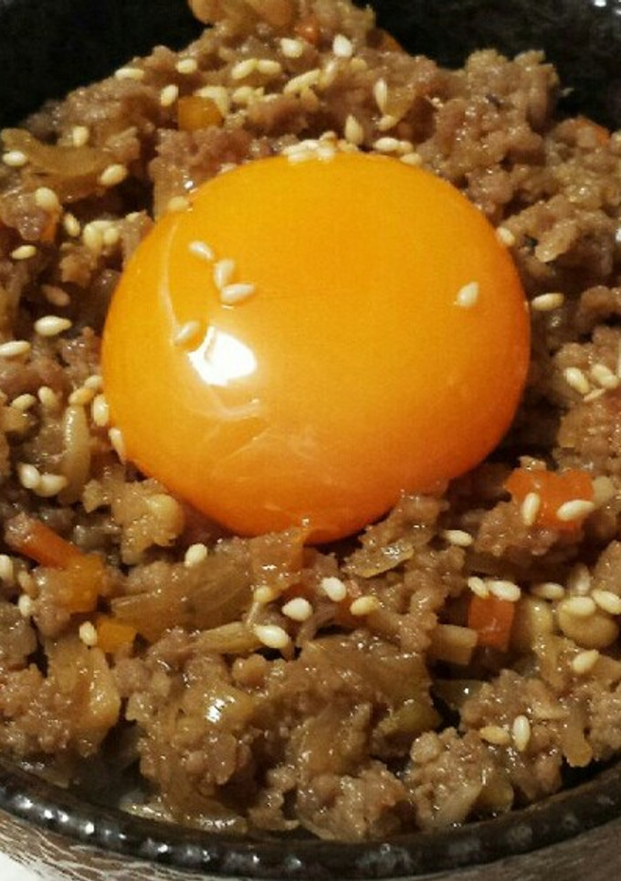 すき焼きのたれで、すき焼き味のそぼろ丼-レシピのメイン写真