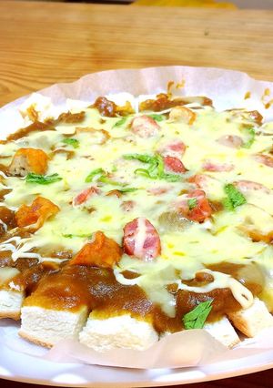 残ったカレーとパンの耳で簡単カレーピザ-レシピのメイン写真