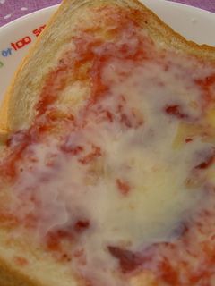 いちごみるくトースト-レシピのメイン写真