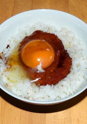 卵かけご飯INソース withコロッケ-レシピのメイン写真