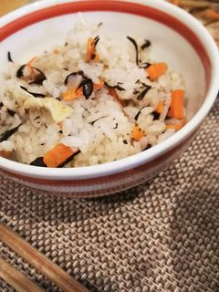 ひじきの炊き込みご飯-レシピのメイン写真
