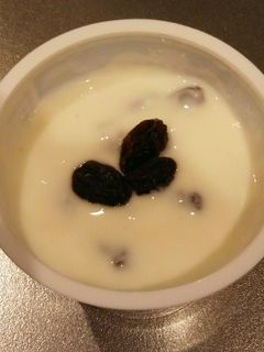 簡単美味しいずぼら干ぶどうヨーグルト-レシピのメイン写真