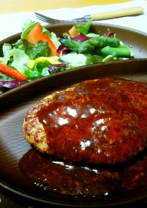 ソースでごまかせ！豚だけハンバーグ-レシピのメイン写真