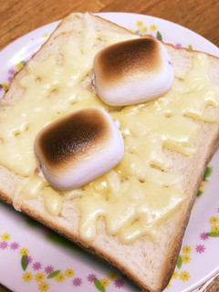 チョコマシュマロのせ☆甘旨チーズトースト-レシピのメイン写真