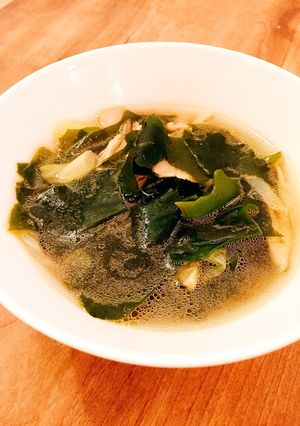 簡単！わかめとマイタケのスープ♪-レシピのメイン写真