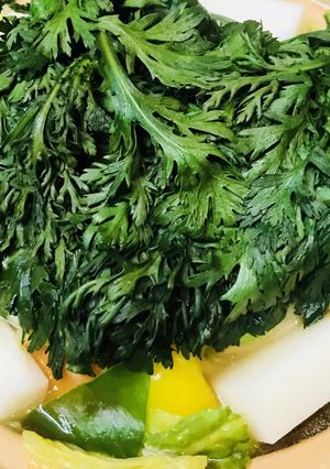 八つの野菜の野菜鍋●春菊たくさんの野菜鍋-レシピのメイン写真