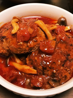 簡単美味しい!トマト缶で煮込みハンバーグ-レシピのメイン写真