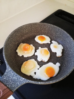 お弁当に!普通の卵で小さな目玉焼き☆-レシピのメイン写真