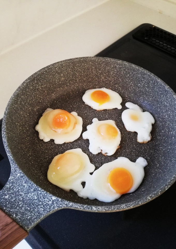 お弁当に！普通の卵で小さな目玉焼き☆-レシピのメイン写真