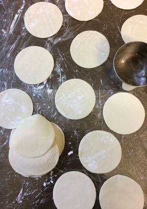 ８センチのセルクルで型抜き餃子の皮-レシピのメイン写真