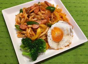 ゆでうどんアレンジ☆ナポリタンうどん-レシピのメイン写真