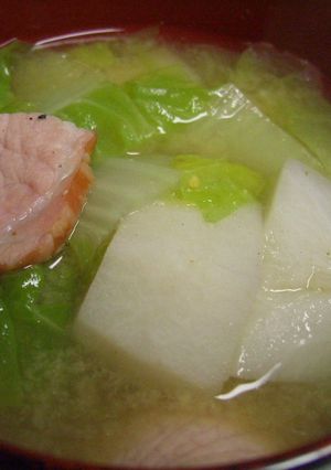 冬野菜でほっこり☆里芋と白菜の味噌汁-レシピのメイン写真