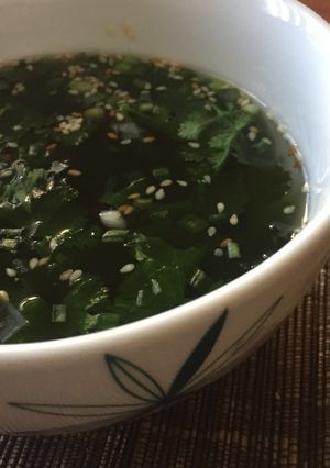 簡単：パクチーたっぷりわかめスープ-レシピのメイン写真
