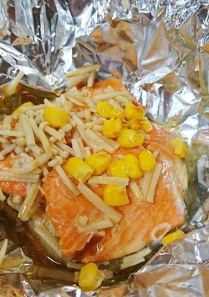 新玉ねぎの甘味で食べる鮭のホイル焼き-レシピのメイン写真