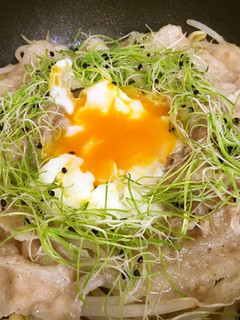 お手軽美味しい！もやしと豚バラの蒸し焼き-レシピのメイン写真
