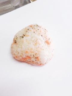 洋風鮭フレークおにぎり-レシピのメイン写真