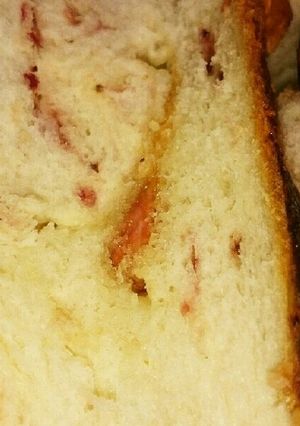 HBでいちごミルク食パン♪-レシピのメイン写真