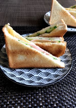 お手軽軽食に！ハムホットサンドイッチ-レシピのメイン写真