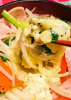 野菜とベーコンの簡単とろけるチーズうどん-レシピのメイン写真