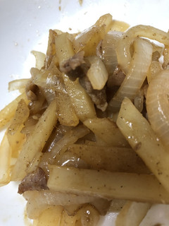 簡単!じゃがいもと玉ねぎとお肉の炒め物-レシピのメイン写真