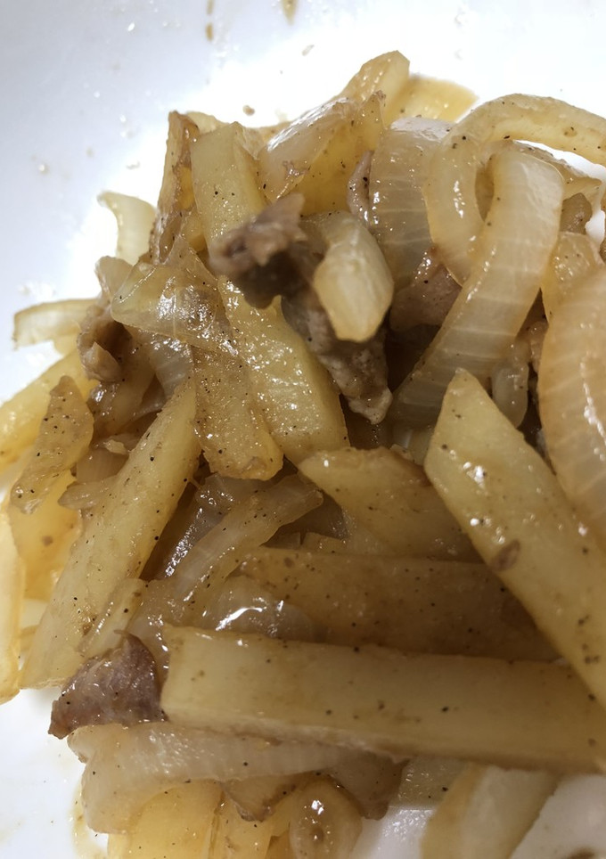 簡単！じゃがいもと玉ねぎとお肉の炒め物-レシピのメイン写真