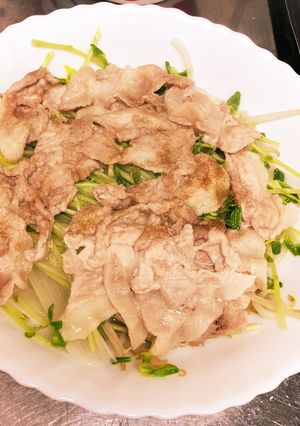 【レンジで簡単！】豚肉のモヤシ豆苗蒸し-レシピのメイン写真