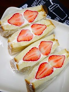 簡単!いちごミルク☆萌え断サンドイッチ-レシピのメイン写真