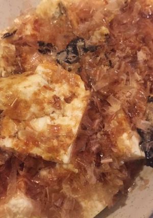 豆腐をフライパンで焼いておかかと醤油-レシピのメイン写真