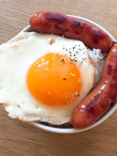 簡単ヤミツキ☆目玉焼きのっけご飯!-レシピのメイン写真