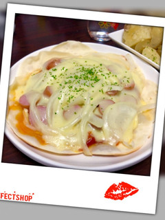 餃子の皮でつくるピザ٩( ᐛ )و-レシピのメイン写真